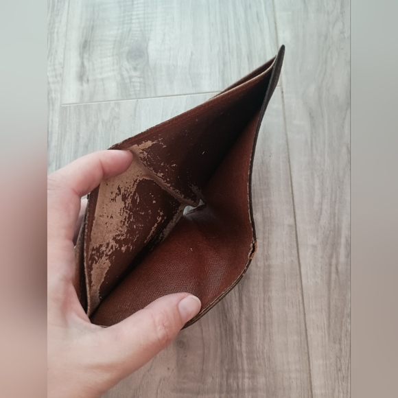 Louis Vuitton's Marco Bifold wallet Monogram - Picture 9 of 12